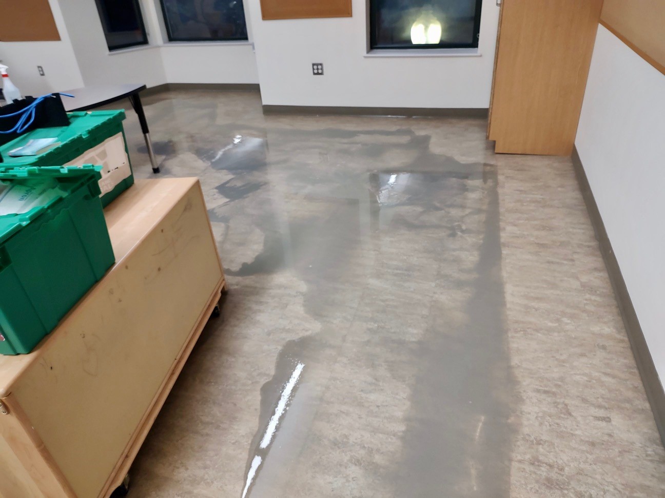 Wet floor cleaning